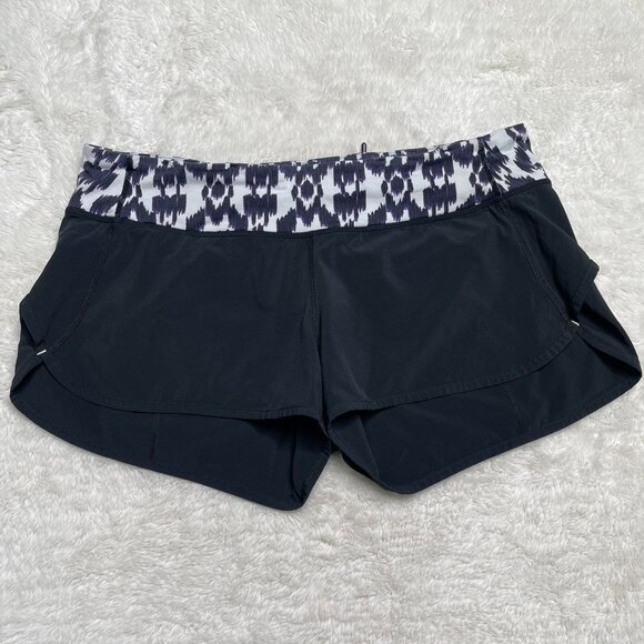 Lululemon Women's Black White Speed Animal Om Print Shorts Size 8 - Picture 1 of 5